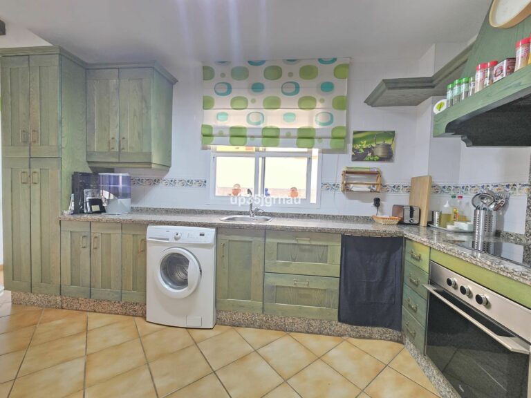 1b0a8669428bc3533ae2c6c223db7938 - 16