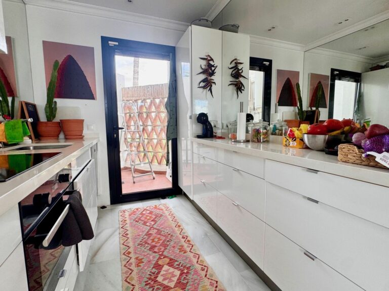 1c40ff1854e09bc05df6e3b00331ec9d - 10