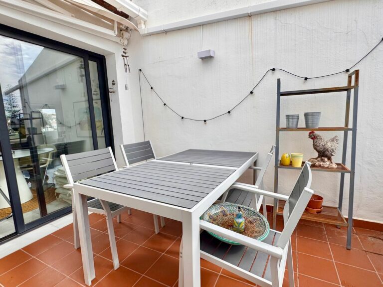 1c40ff1854e09bc05df6e3b00331ec9d - 12