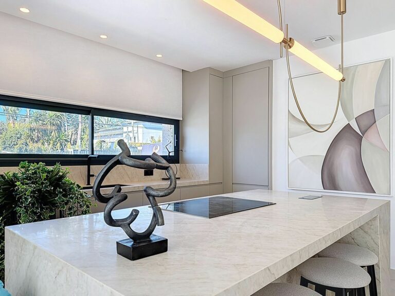 1edc1c90499e4edae09935b97c333121 - 10