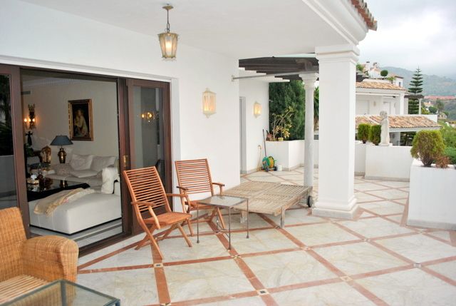 2108e5d1f0e3e9de33d3a05160f098ba - 15