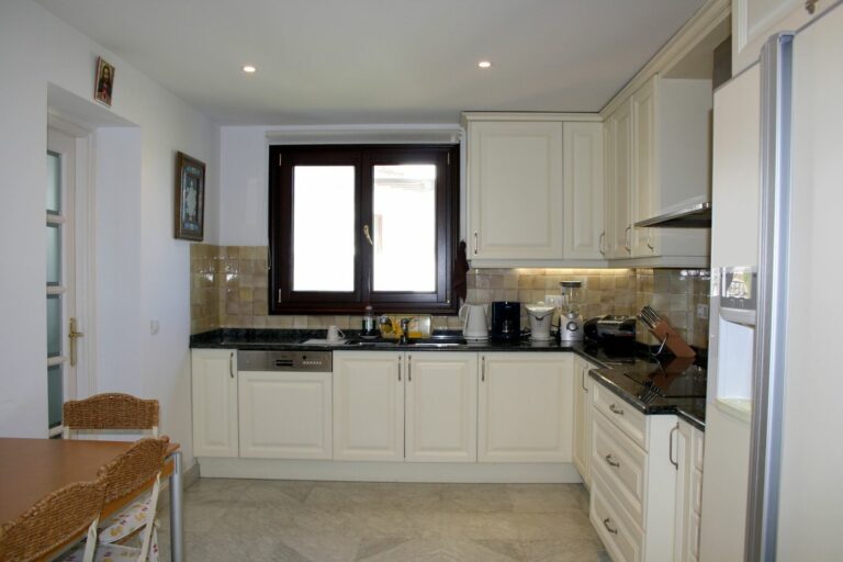 2108e5d1f0e3e9de33d3a05160f098ba - 7