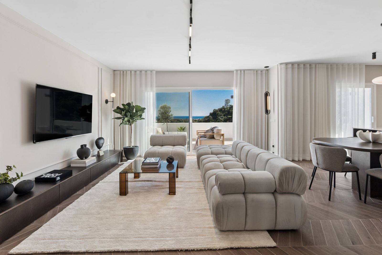 2268a7f4049bc40b61942a33a8fcd637 - 1