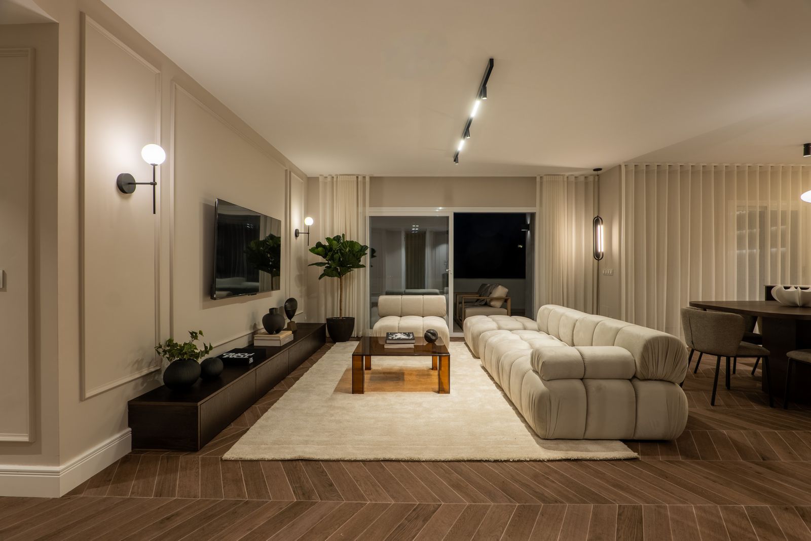 2268a7f4049bc40b61942a33a8fcd637 - 11