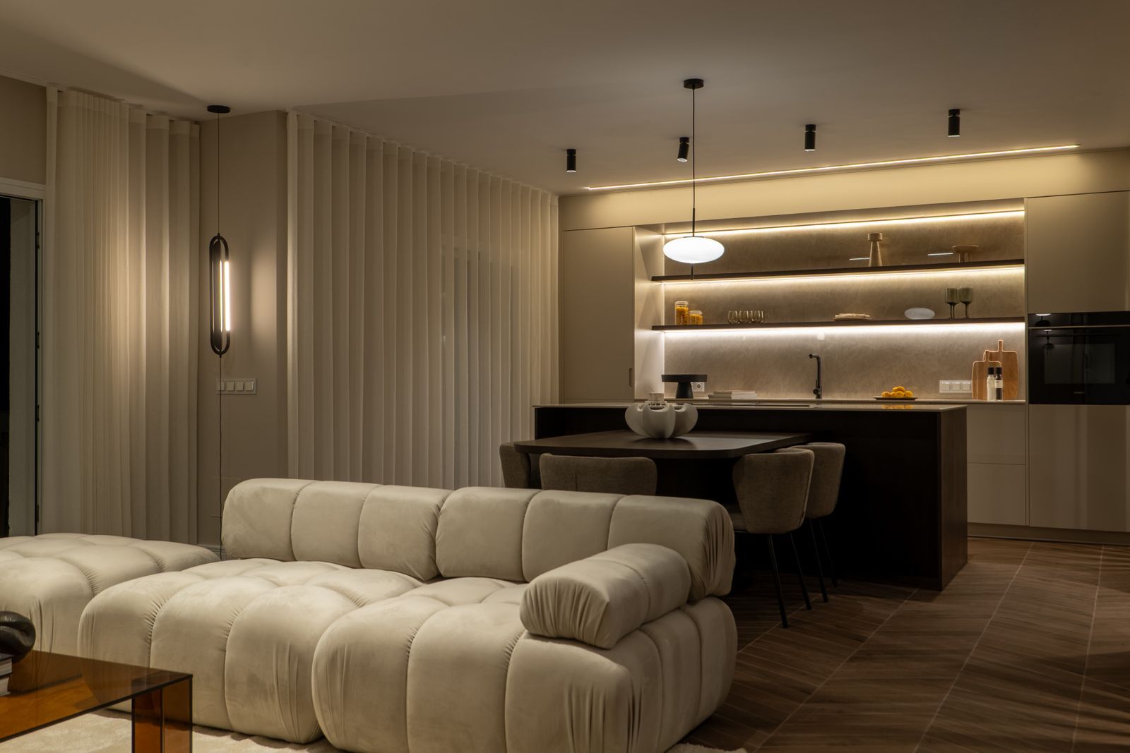 2268a7f4049bc40b61942a33a8fcd637 - 12