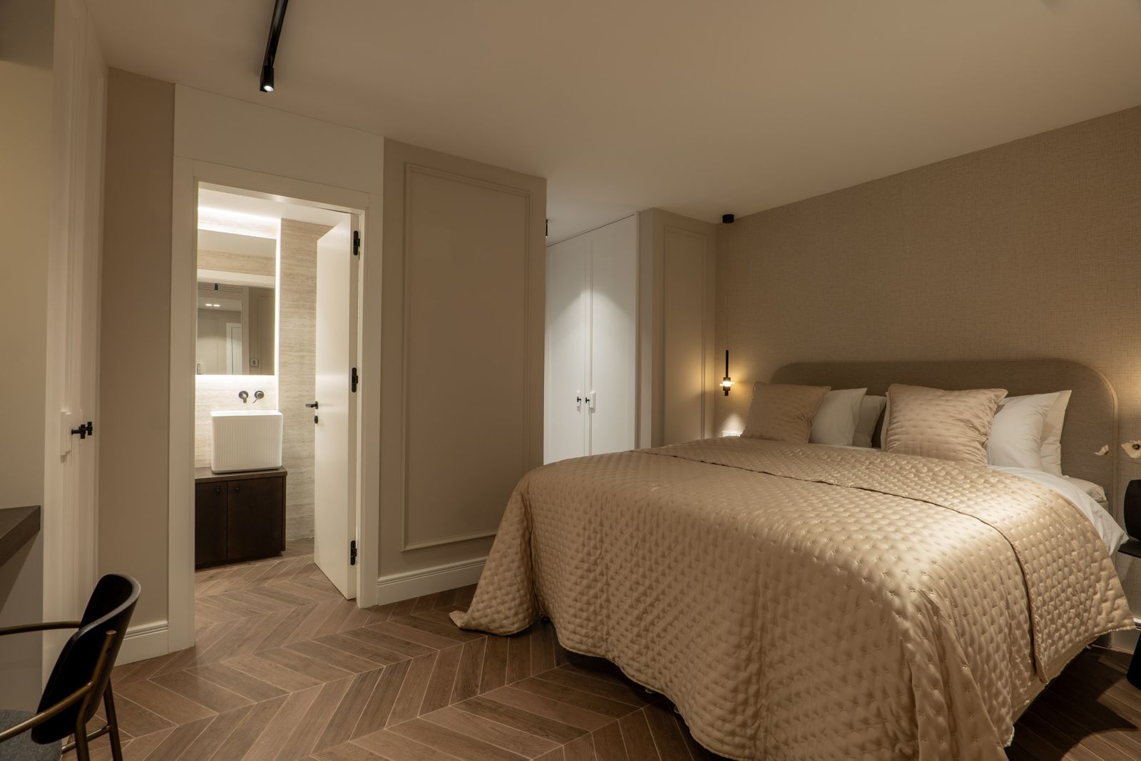 2268a7f4049bc40b61942a33a8fcd637 - 13