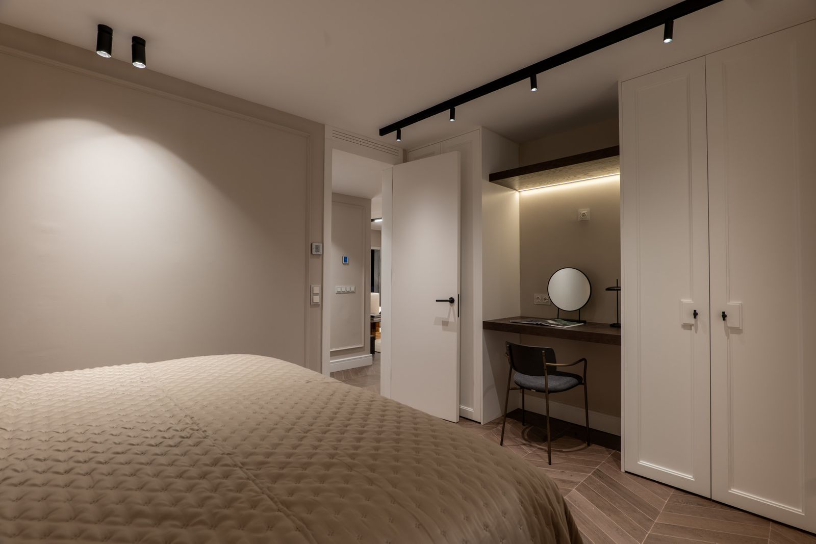 2268a7f4049bc40b61942a33a8fcd637 - 14