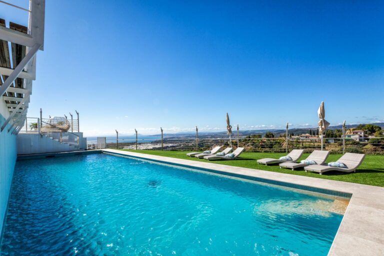 2abcd68dfd8279794252b51942e5e979 - 2