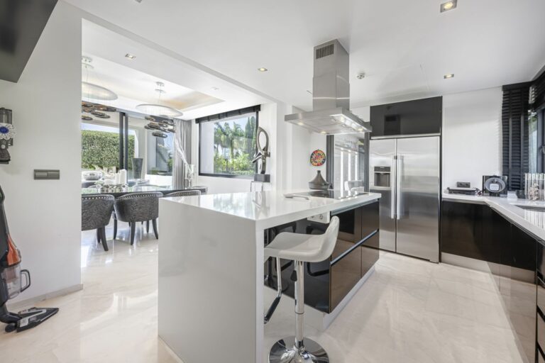 352c89bee9192a08050d1e22326180ef - 12