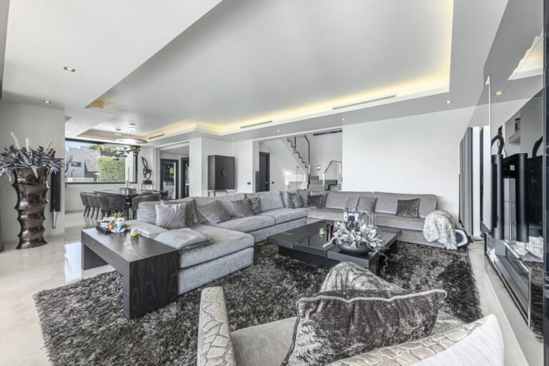 352c89bee9192a08050d1e22326180ef - 2