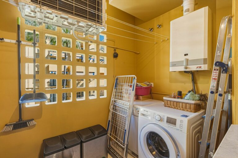 38f0bae03d7aec80caae741950aa81f1 - 16