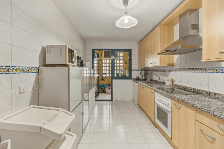 38f0bae03d7aec80caae741950aa81f1 - 4