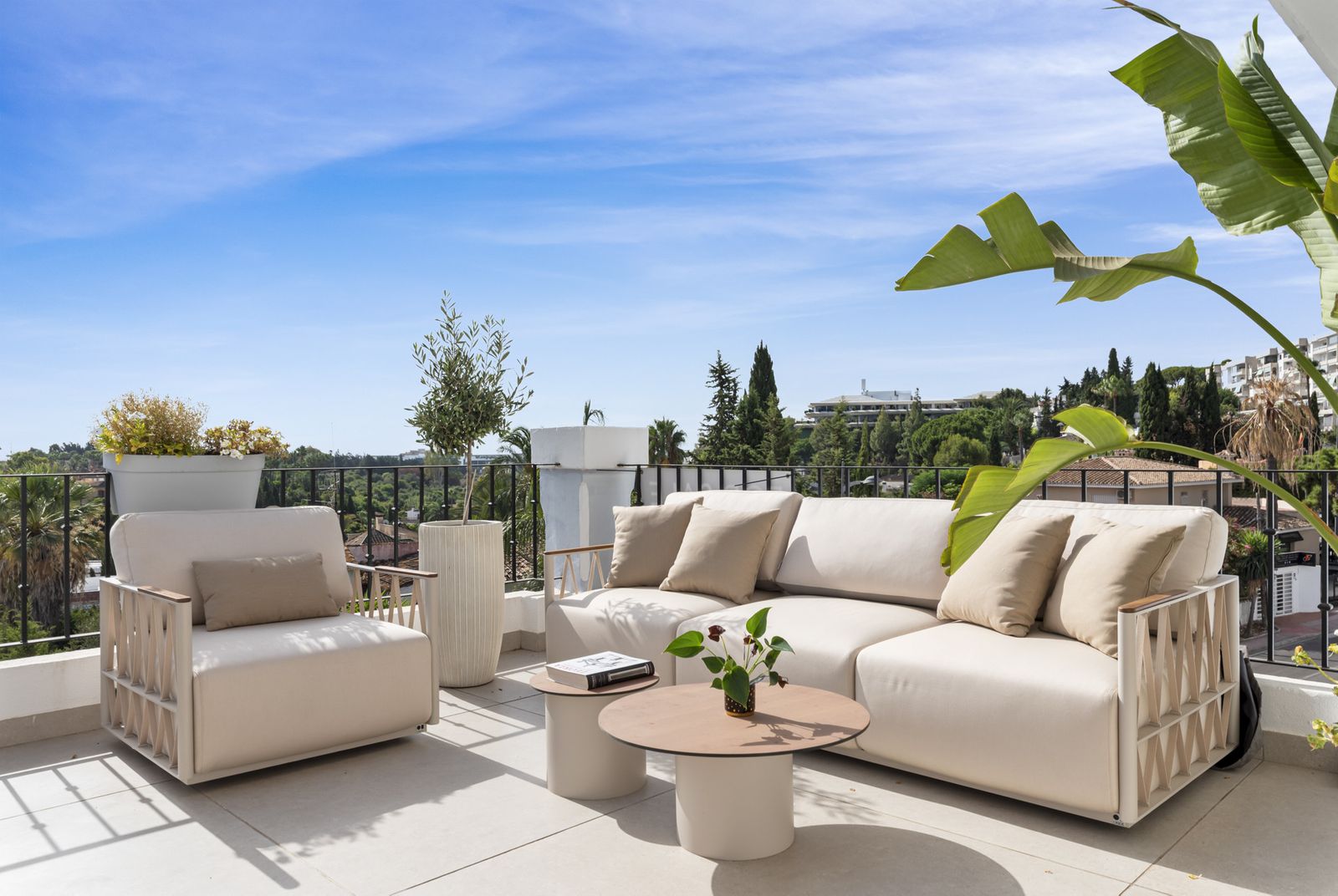 3a51530b403344ef2da4dd63331d3cd0 - 14