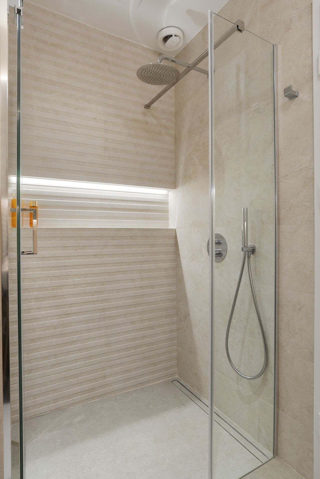 3a51530b403344ef2da4dd63331d3cd0 - 16