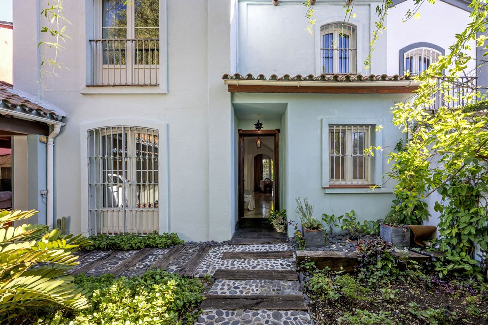 3d10653adf46504a47c16677119bb69c - 14