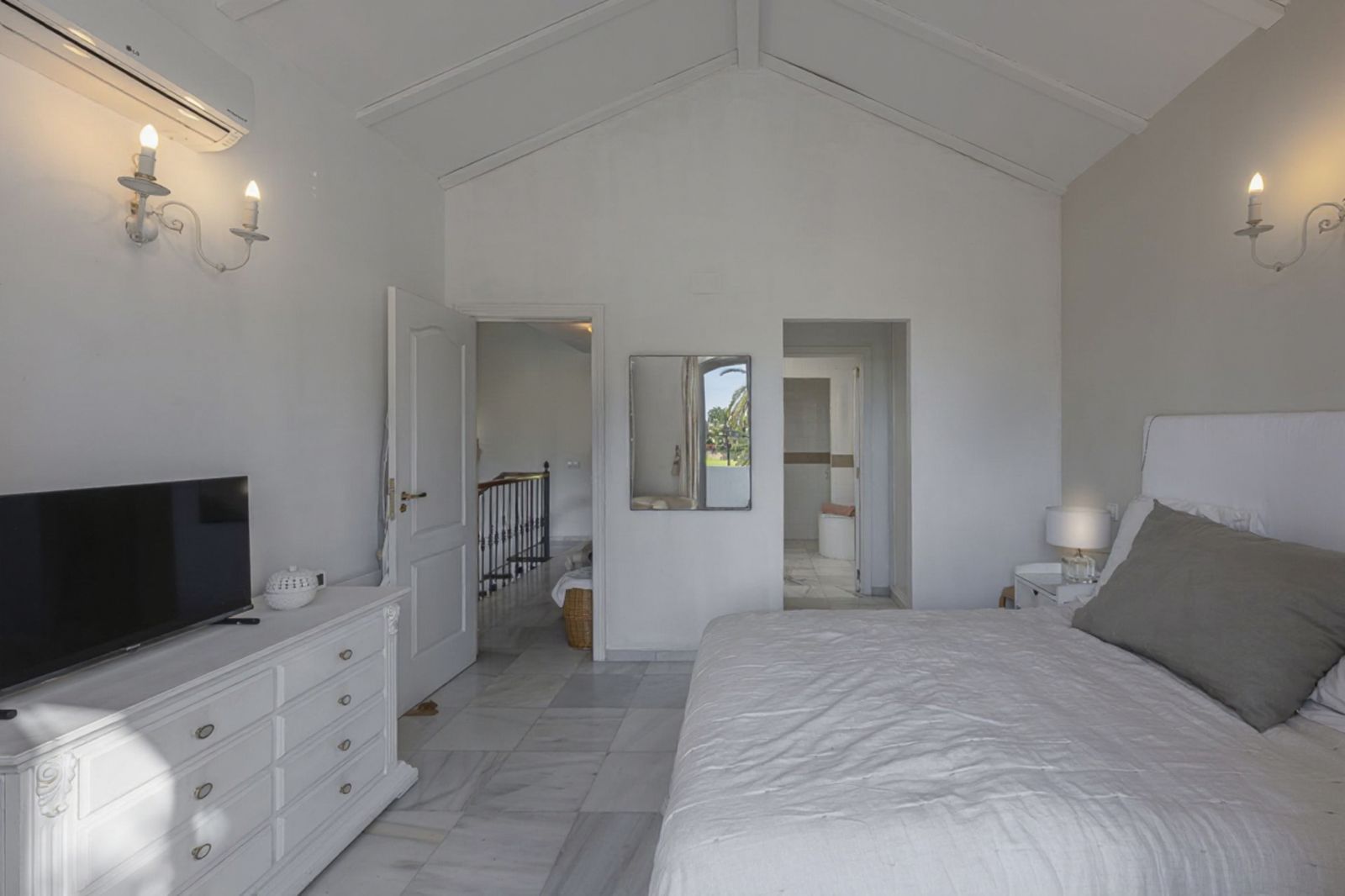 3d10653adf46504a47c16677119bb69c - 7