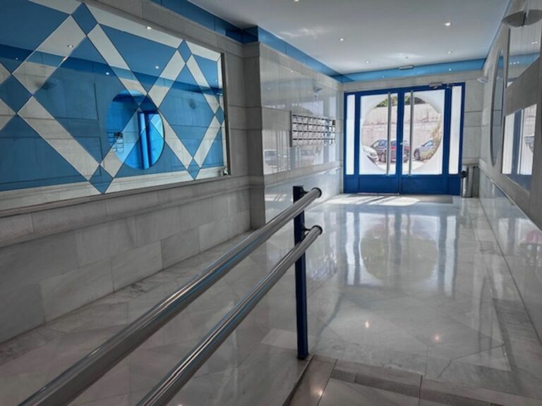 44881f01f217e7a4ff50269a7d5a4860 - 1