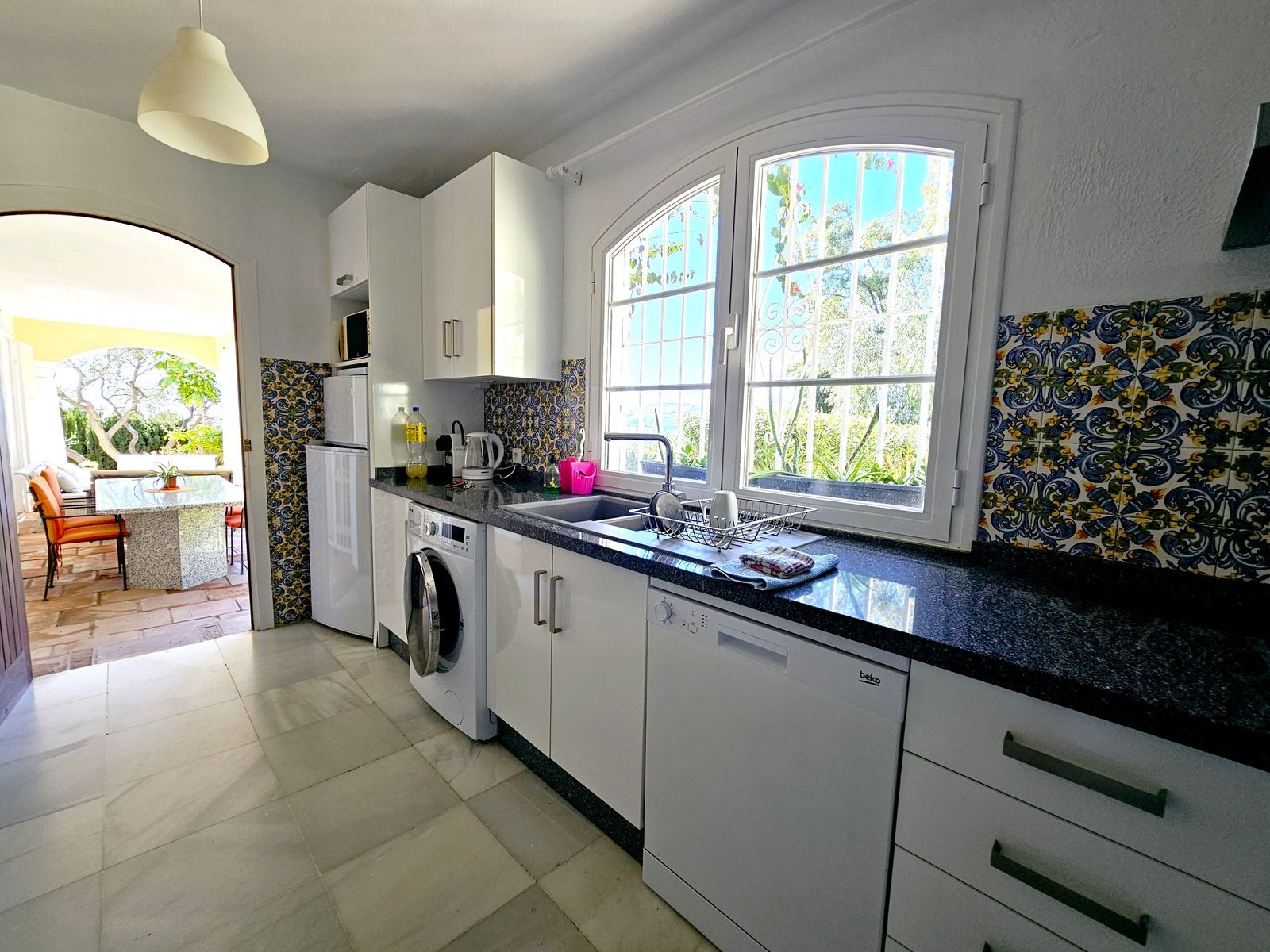 4abd3bd593e14dba48becb9956e51e24 - 14