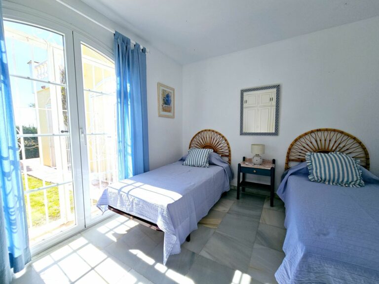 4abd3bd593e14dba48becb9956e51e24 - 15