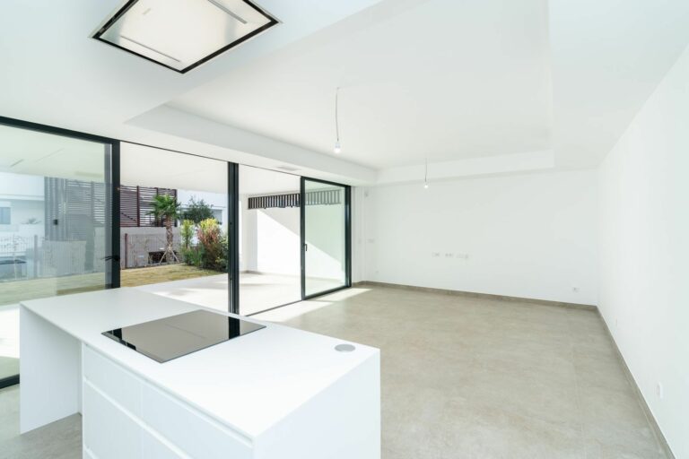 4de7c1505b04a11fb843601a543f69d0 - 12