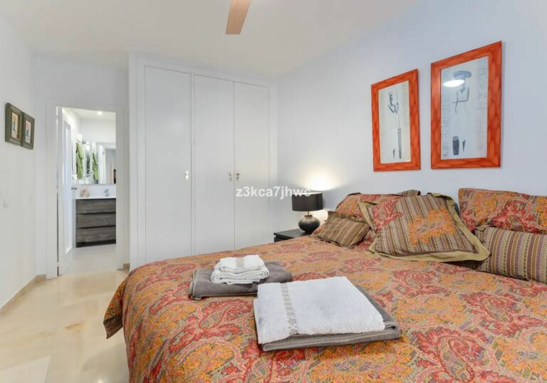 4e33b417a6b1646ecddcf10f559cf09f - 13