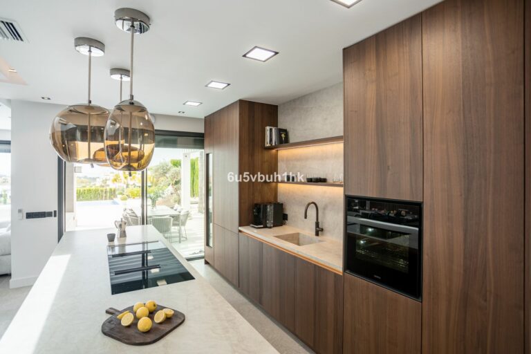 50930bca6ac3afea082052f7e295805b - 13