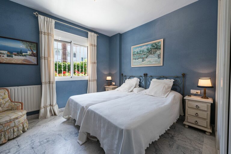 52c7fc2a1ff568ebcd8944cede386c6c - 13