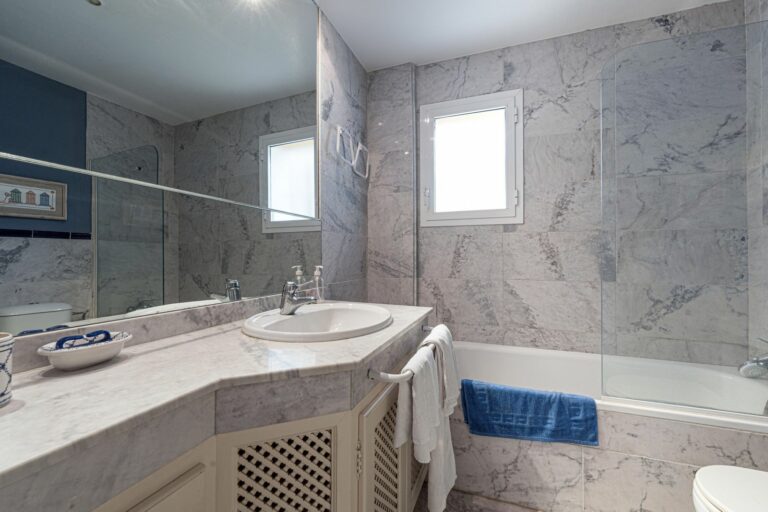 52c7fc2a1ff568ebcd8944cede386c6c - 16