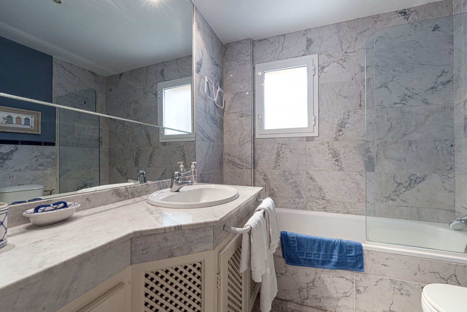 52c7fc2a1ff568ebcd8944cede386c6c - 16