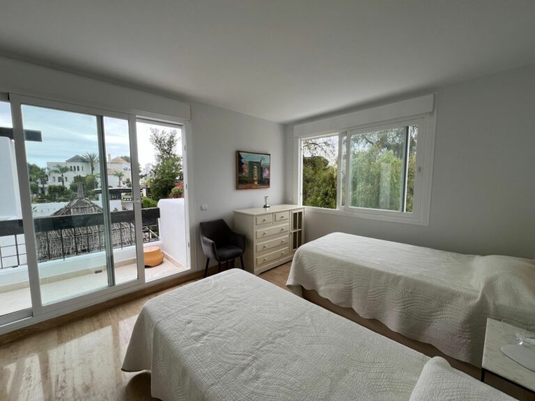 5726d1d3d4716436068fcff0a11fb5e2 - 11