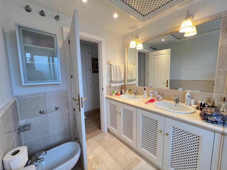 5726d1d3d4716436068fcff0a11fb5e2 - 15