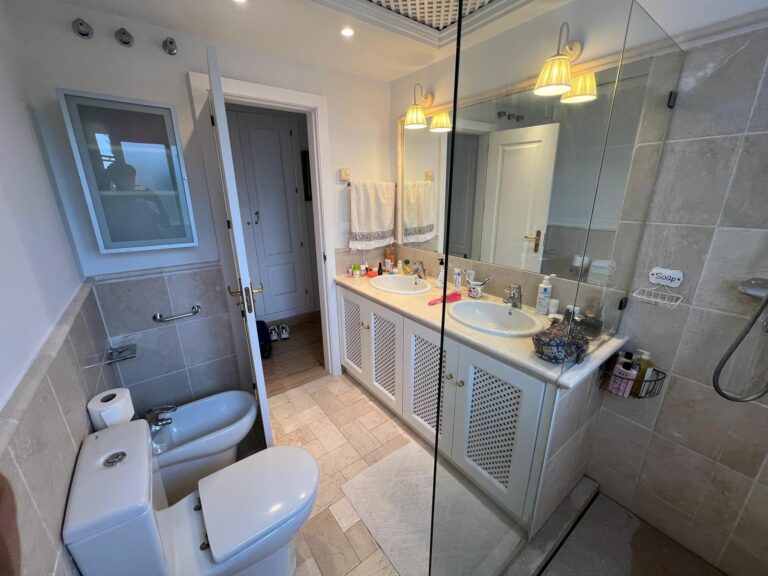 5726d1d3d4716436068fcff0a11fb5e2 - 16