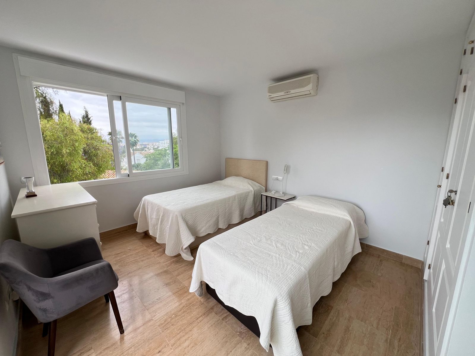 5726d1d3d4716436068fcff0a11fb5e2 - 7