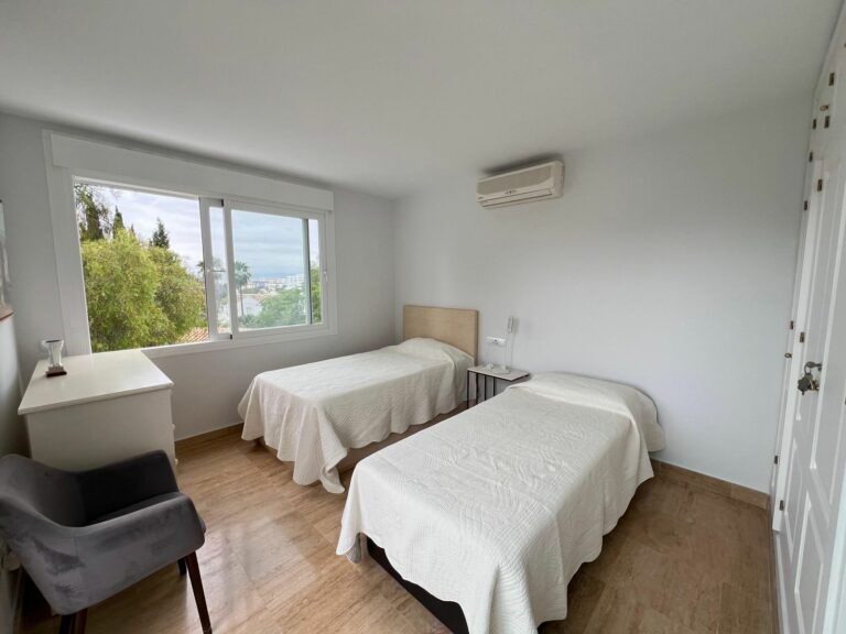 5726d1d3d4716436068fcff0a11fb5e2 - 8