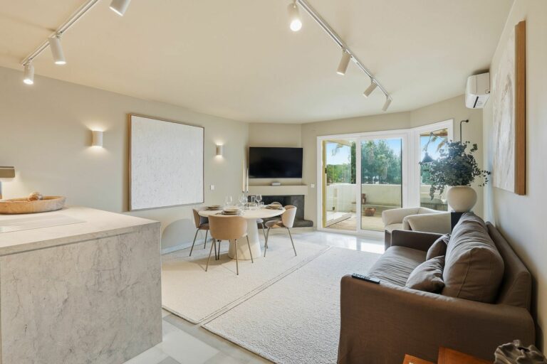 5a1a3830f1fe26eec19ffd6bf0b893b7 - 1