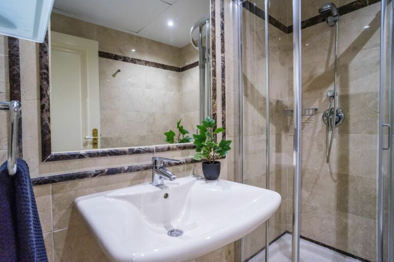 5dd2819a2a8e5ee44d689a7d36cbb565 - 3