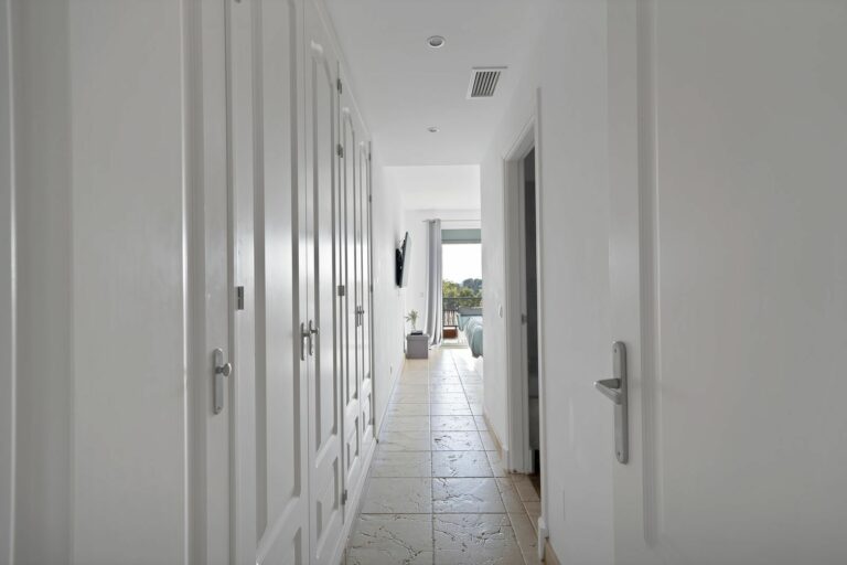 60ca9918dadf38aace2b75f8a7851256 - 11