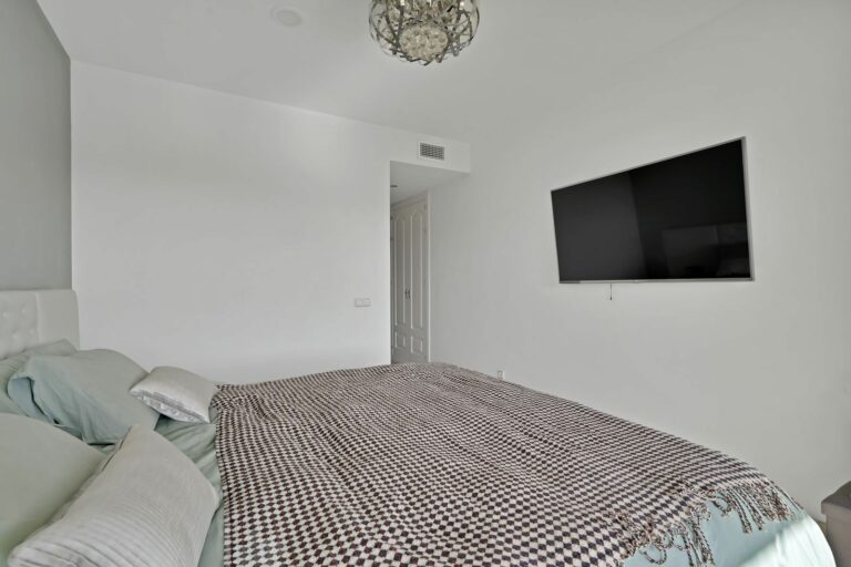 60ca9918dadf38aace2b75f8a7851256 - 14