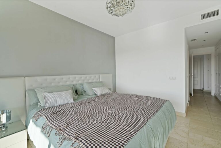 60ca9918dadf38aace2b75f8a7851256 - 15