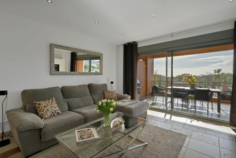 60ca9918dadf38aace2b75f8a7851256 - 3