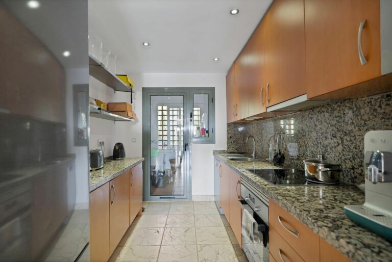 60ca9918dadf38aace2b75f8a7851256 - 7