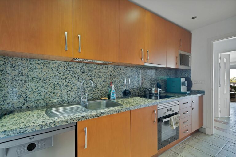 60ca9918dadf38aace2b75f8a7851256 - 9