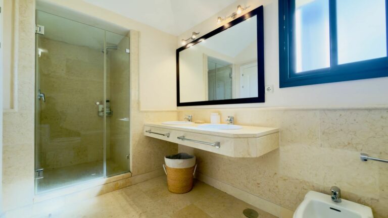 61b35992056058475afd655c2b21a0cf - 5