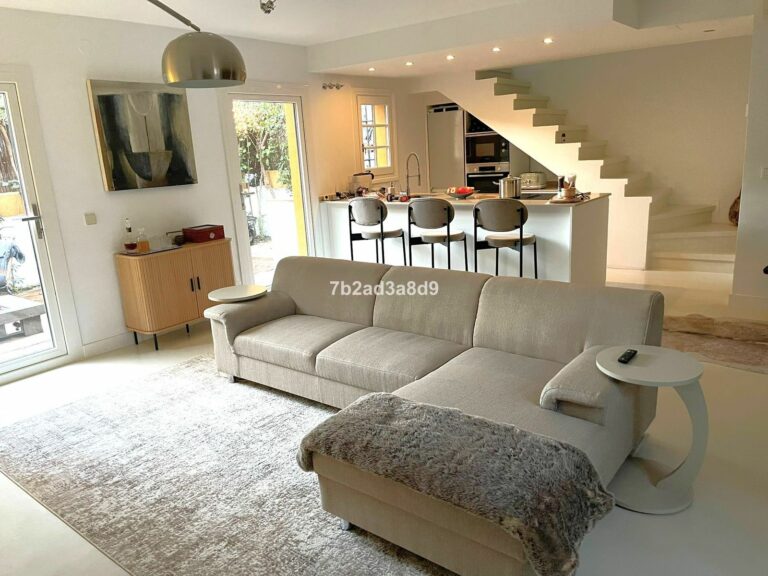 679d22ed3c87f8227567f50bbdd9e41b - 1