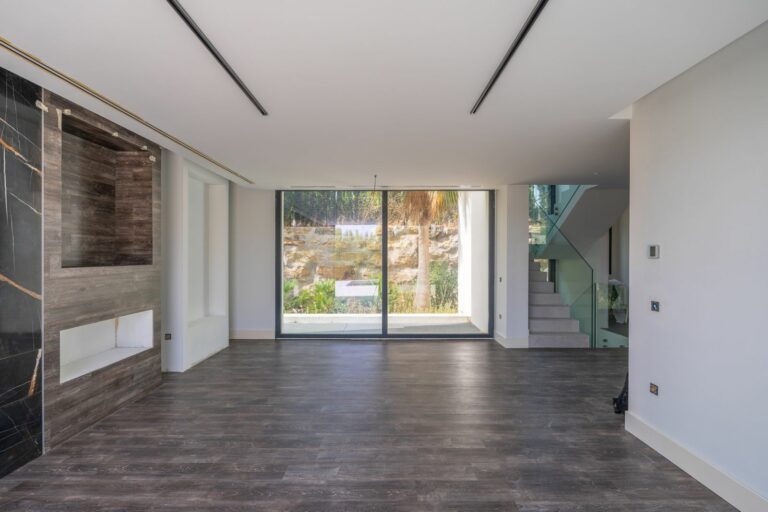 6924ca231a2cee6a062a94eadc3b6e82 - 10