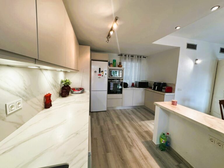 69609c65c2e3d2f7208f8976fa20b562 - 10