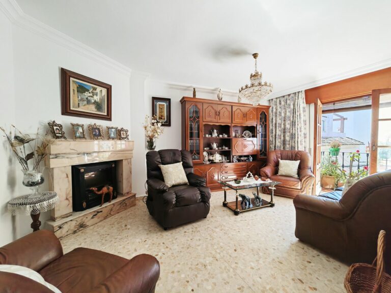 69bd6b231cae341184c25e76c4e5df4c - 6