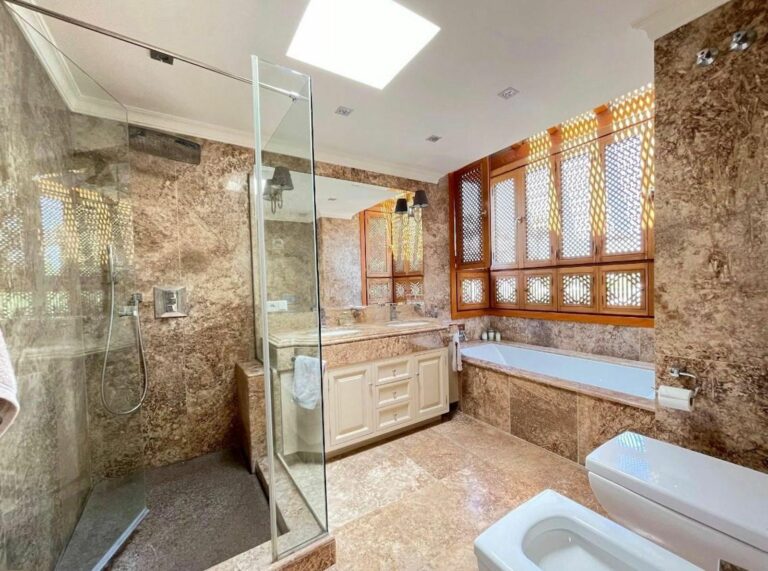 69c83cc49b8c7c46235f176ab9c0e13d - 4