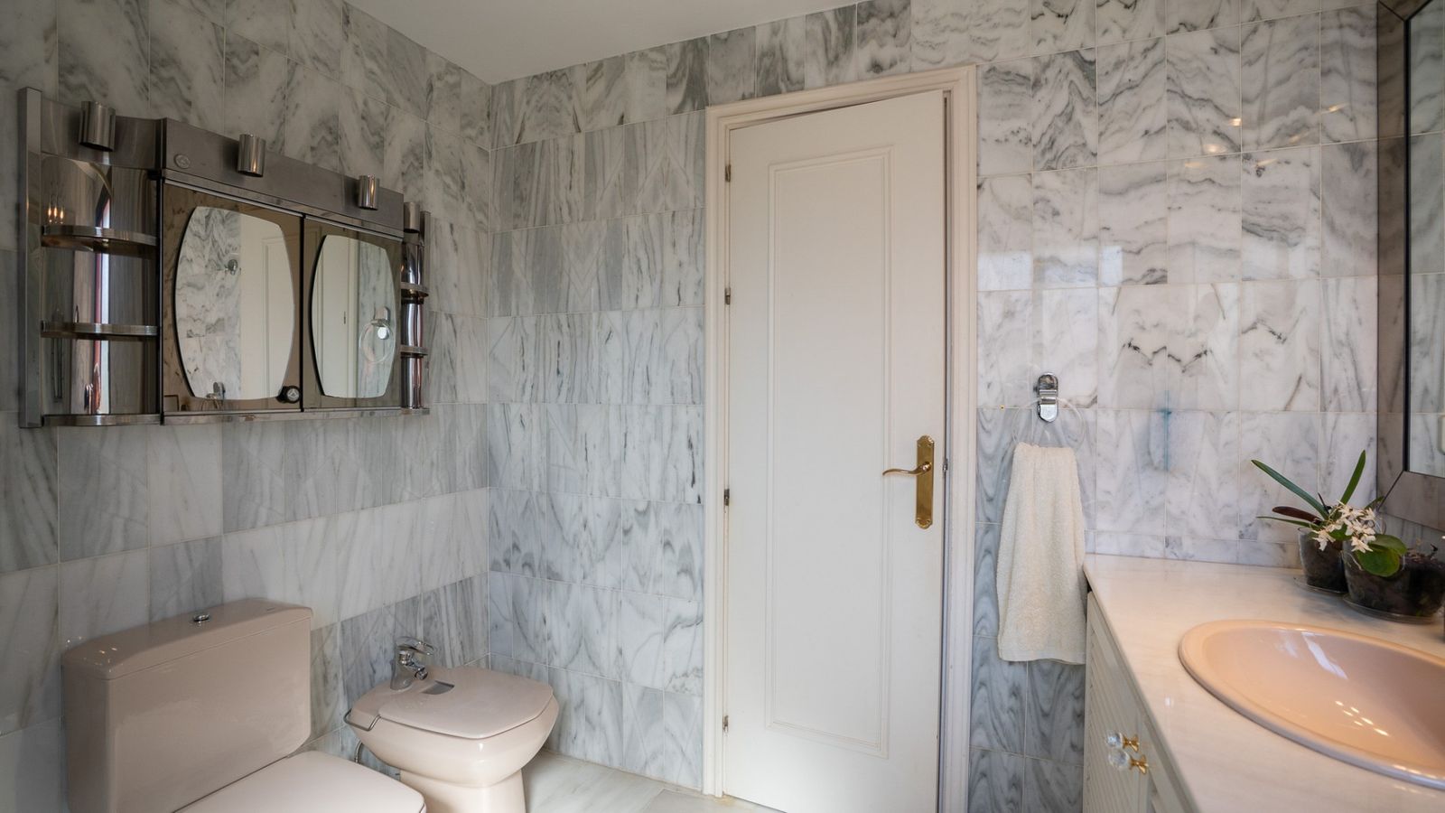 6cba803e52e24a6a19ad1de36bc4d9d9 - 14