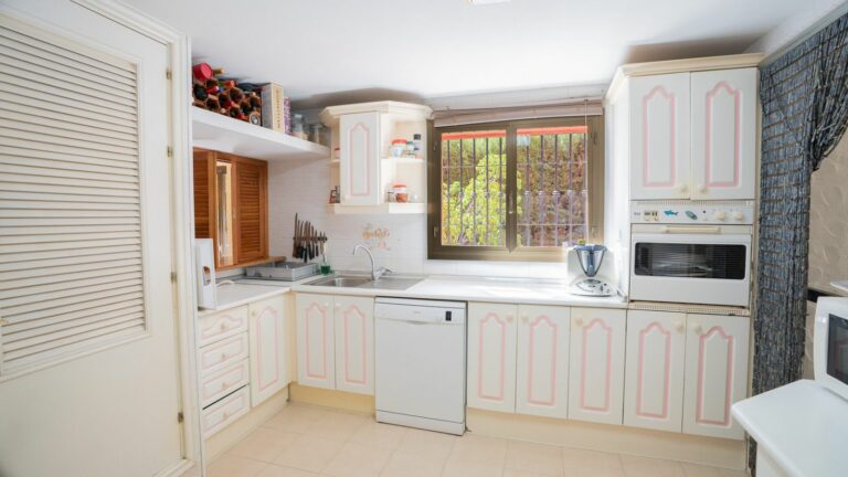 6cba803e52e24a6a19ad1de36bc4d9d9 - 5